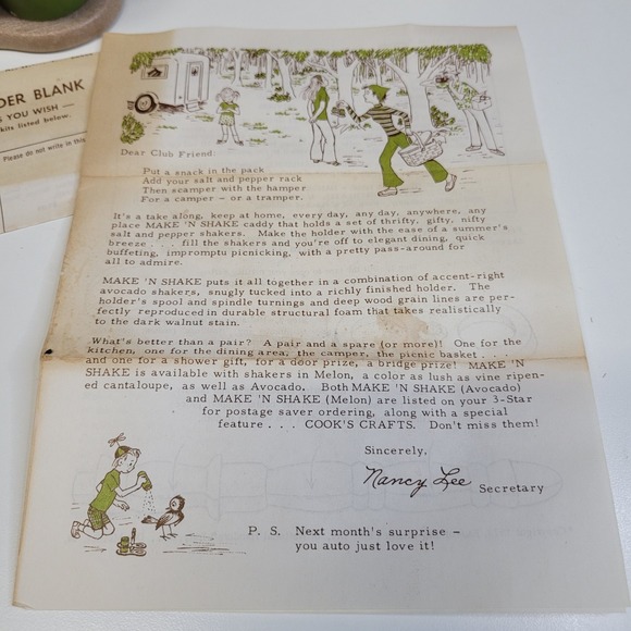 Vintage National Handcraft Society Make N Shake Salt Pepper Shaker Set Wood Rack - Picture 6 of 6